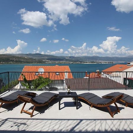 Apartment With Terrace And Sea View - Lucic Трогир Екстериор снимка