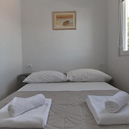 Apartment With Terrace And Sea View - Lucic Трогир Екстериор снимка