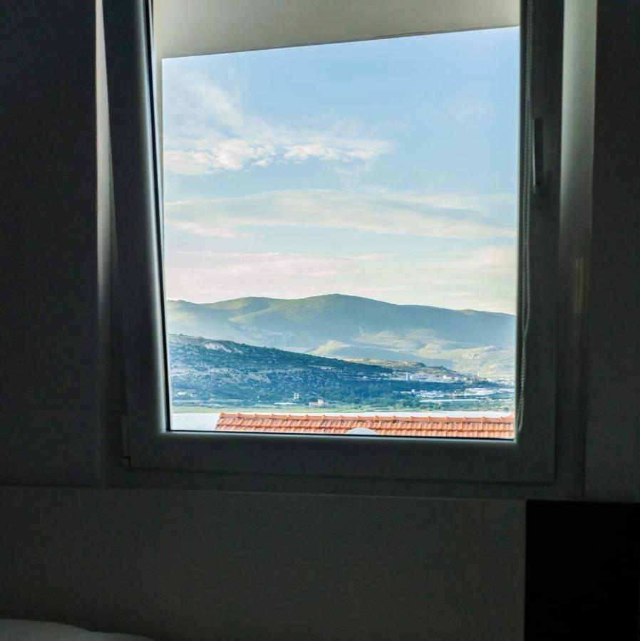 Apartment With Terrace And Sea View - Lucic Трогир Екстериор снимка