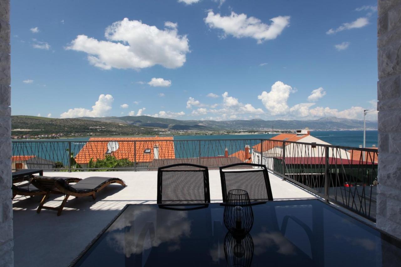 Apartment With Terrace And Sea View - Lucic Трогир Екстериор снимка