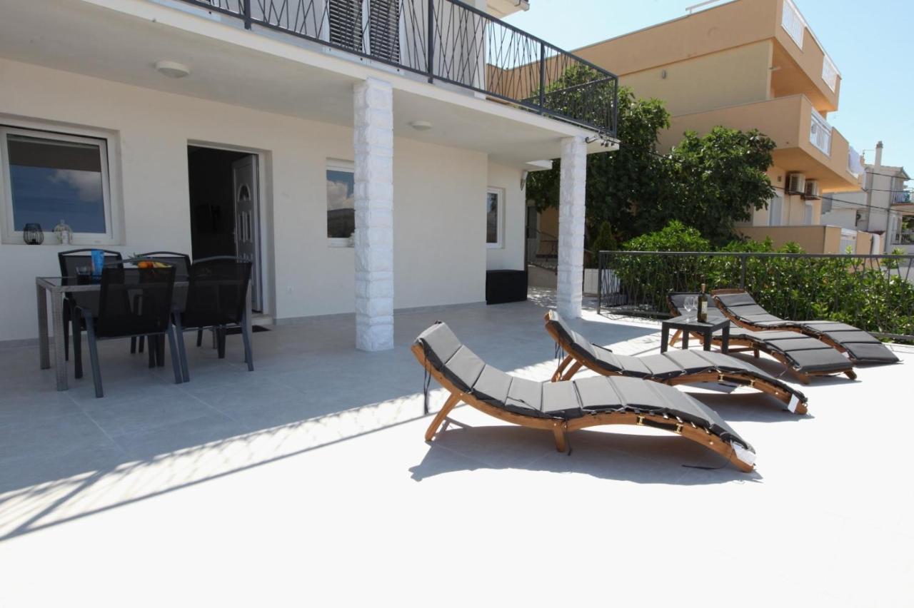 Apartment With Terrace And Sea View - Lucic Трогир Екстериор снимка