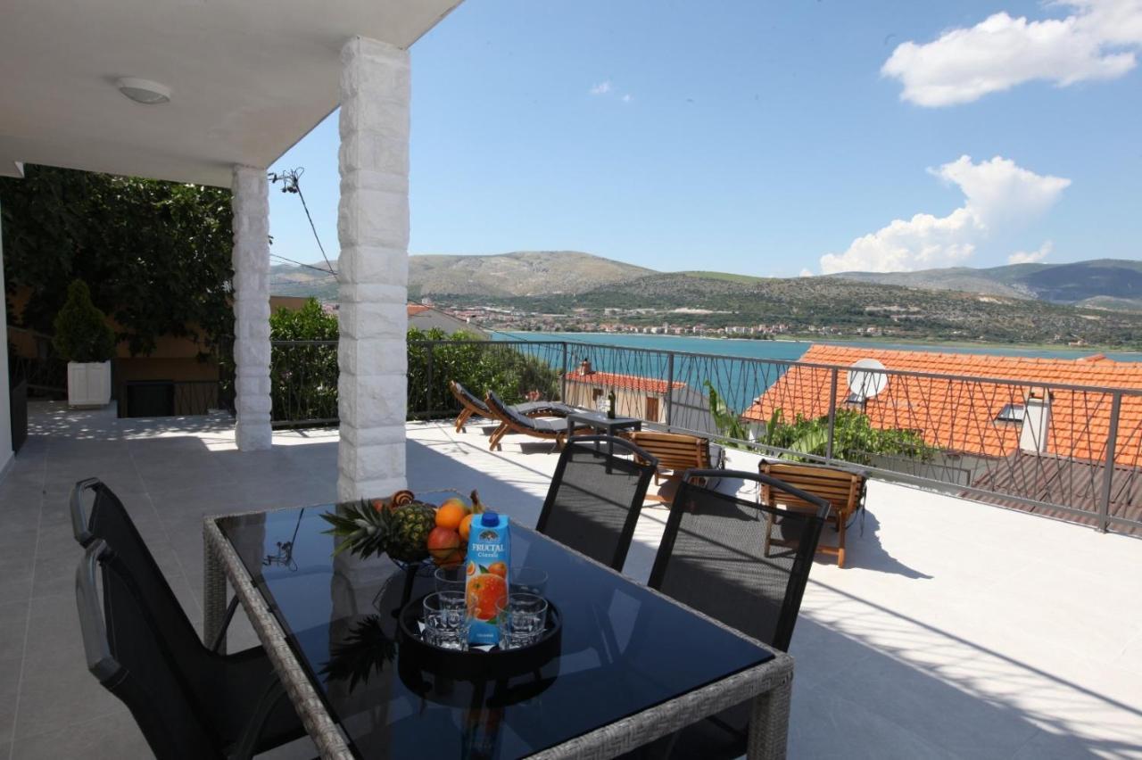 Apartment With Terrace And Sea View - Lucic Трогир Екстериор снимка