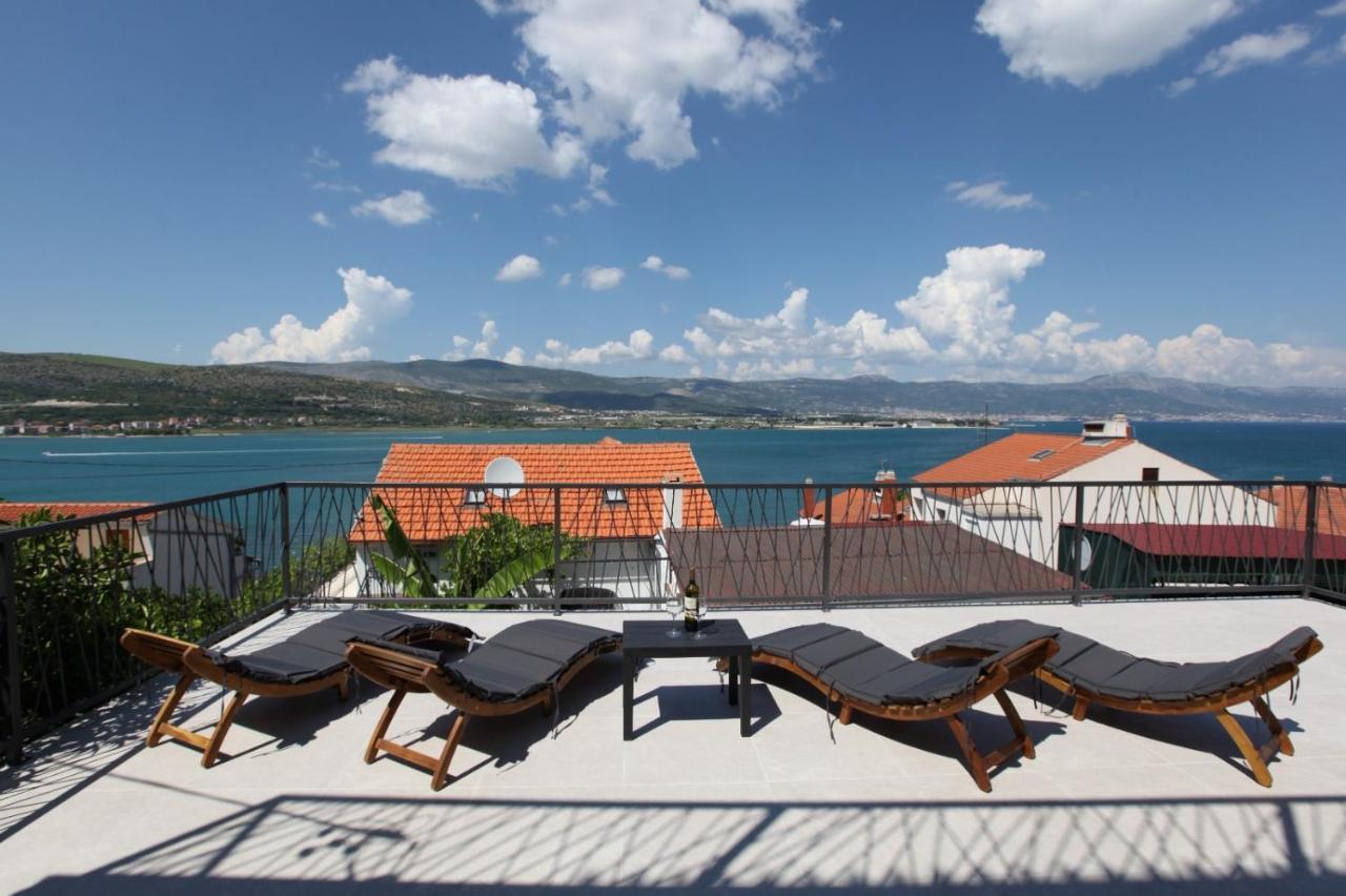 Apartment With Terrace And Sea View - Lucic Трогир Екстериор снимка
