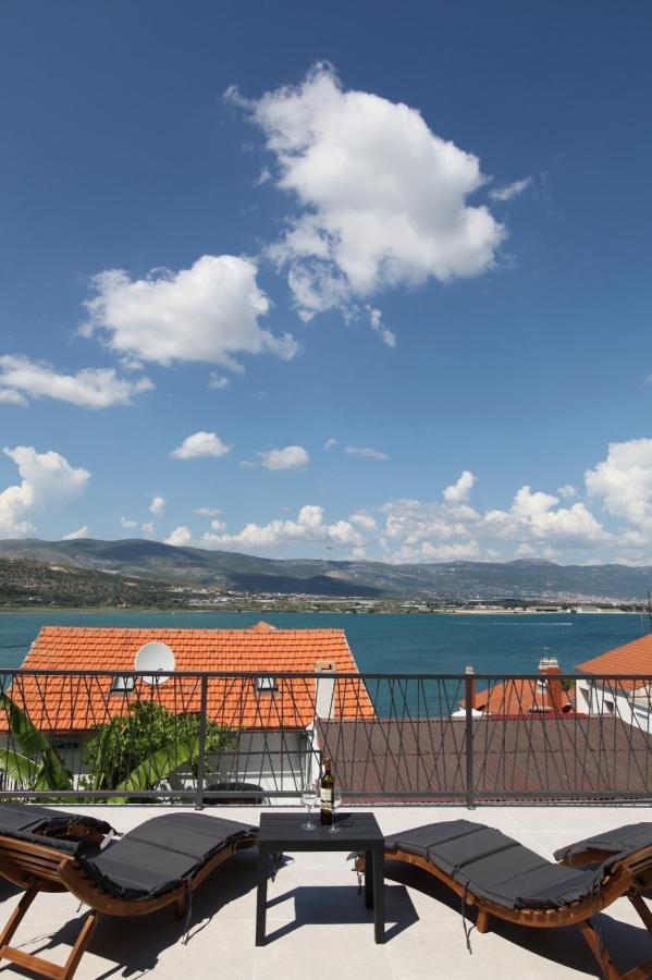 Apartment With Terrace And Sea View - Lucic Трогир Екстериор снимка