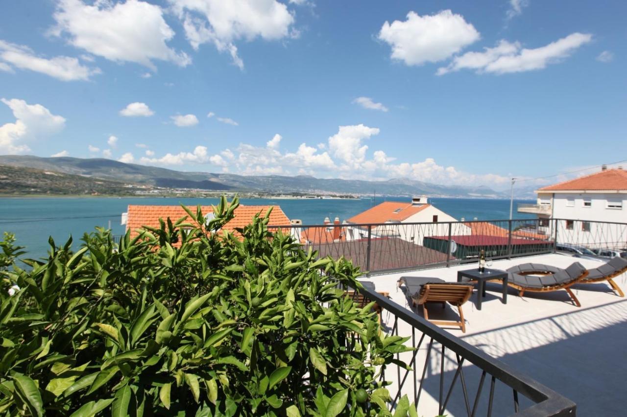 Apartment With Terrace And Sea View - Lucic Трогир Екстериор снимка