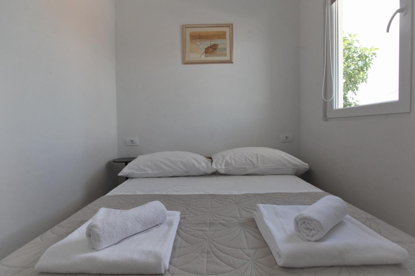 Apartment With Terrace And Sea View - Lucic Трогир Екстериор снимка