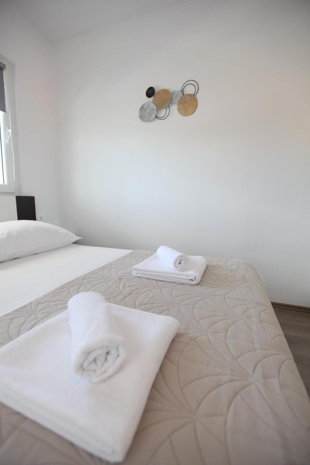 Apartment With Terrace And Sea View - Lucic Трогир Екстериор снимка