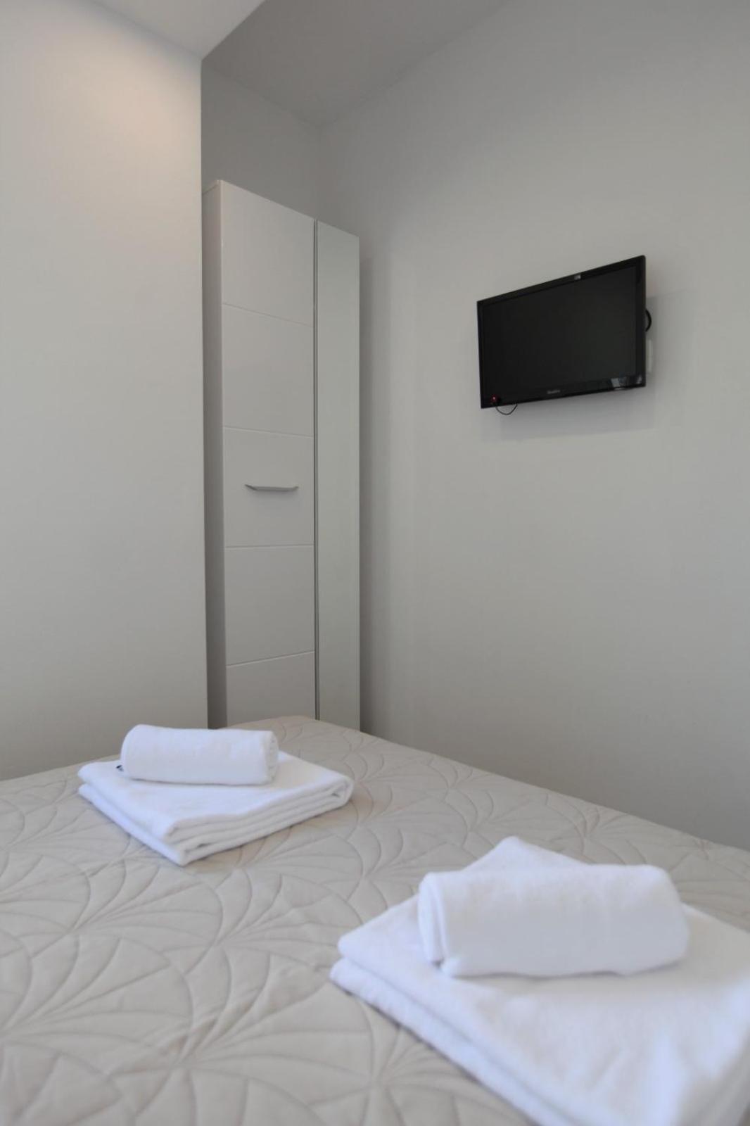Apartment With Terrace And Sea View - Lucic Трогир Екстериор снимка