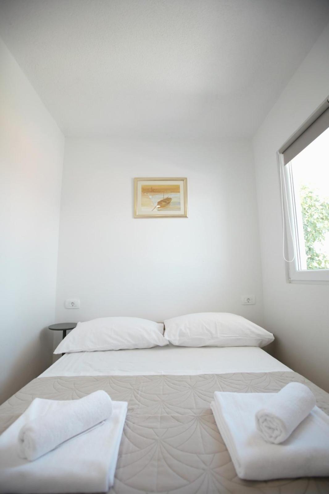 Apartment With Terrace And Sea View - Lucic Трогир Екстериор снимка