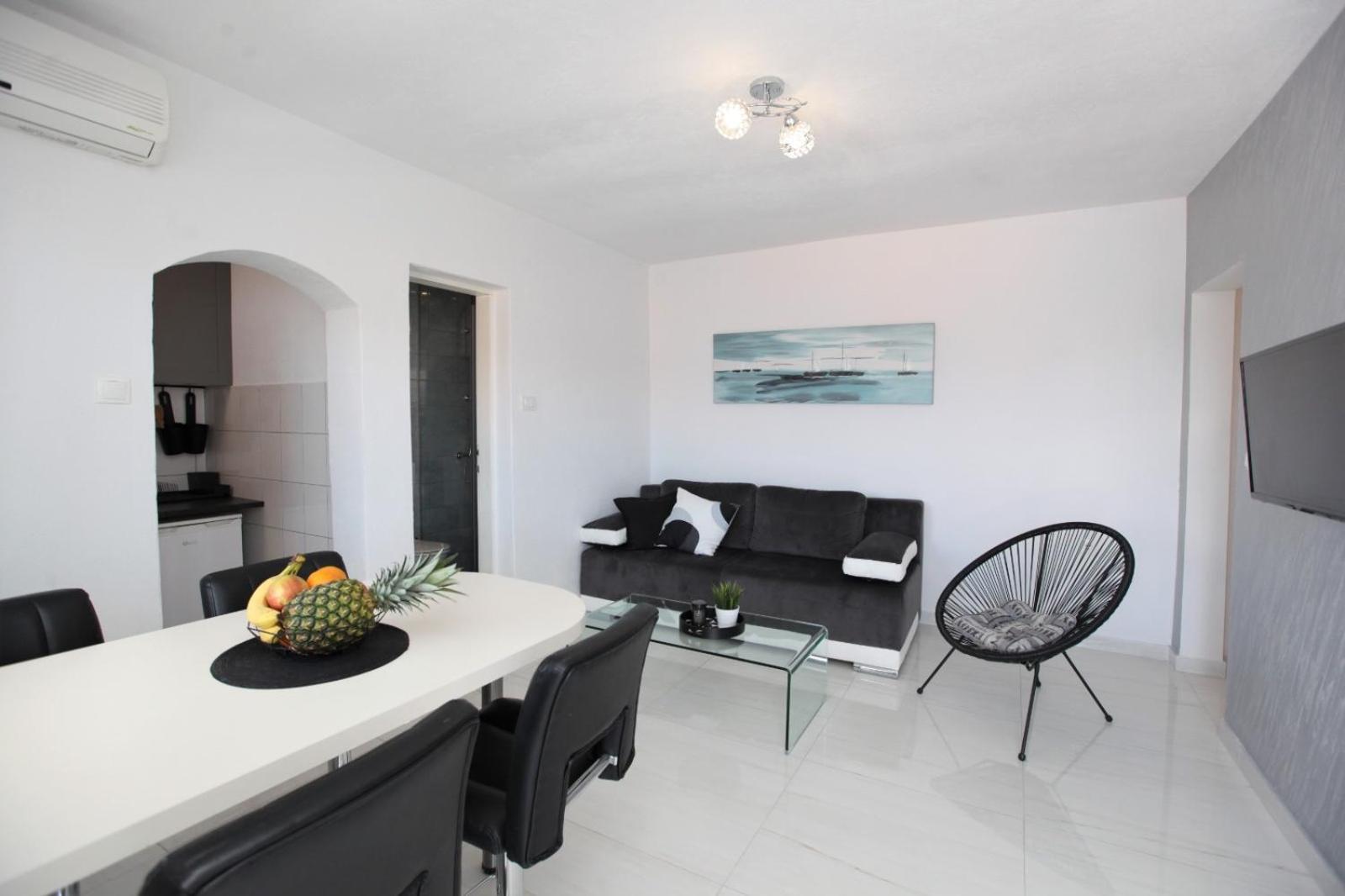 Apartment With Terrace And Sea View - Lucic Трогир Екстериор снимка