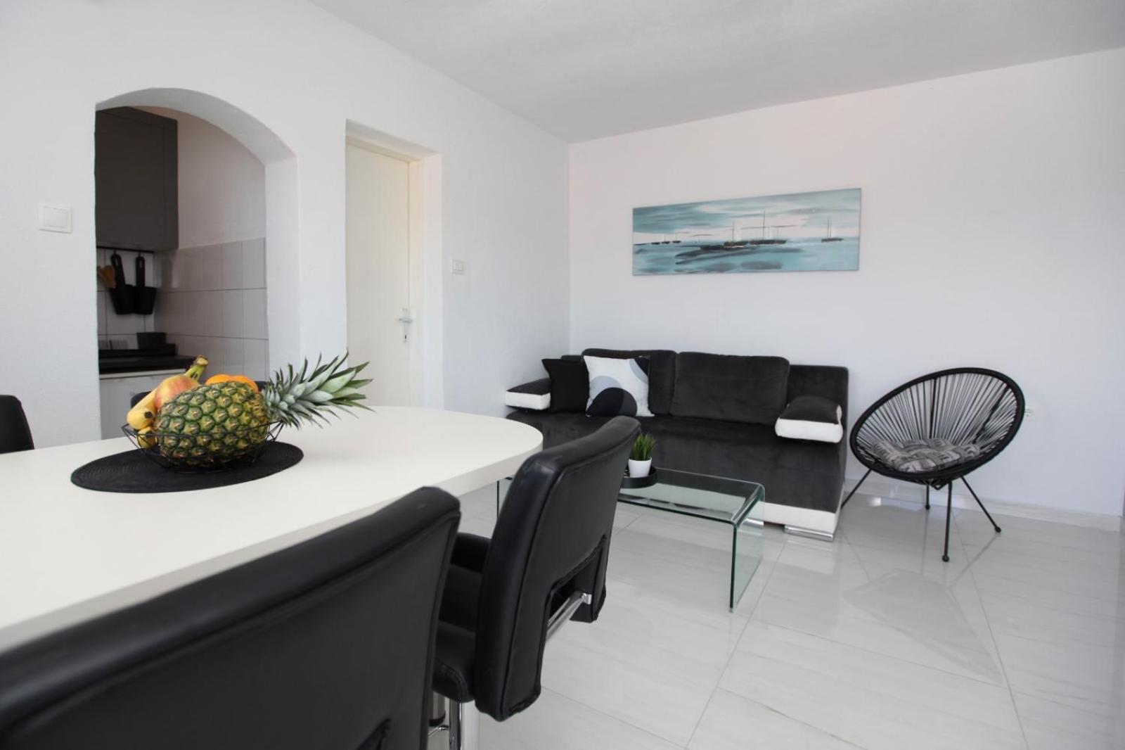Apartment With Terrace And Sea View - Lucic Трогир Екстериор снимка